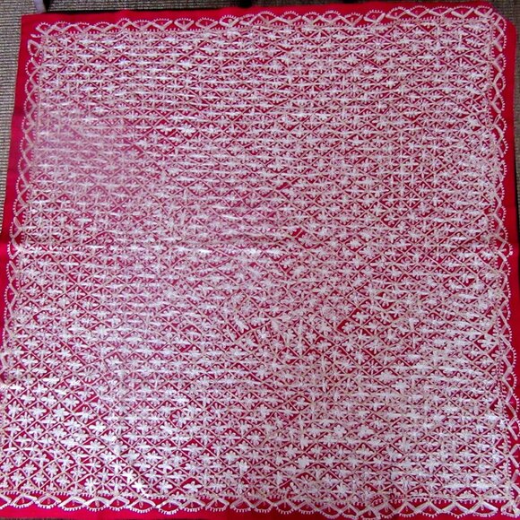 Vintage wine red tablecloth & 4 napkins with white and metallic gold embroidery - Picture 3 of 9